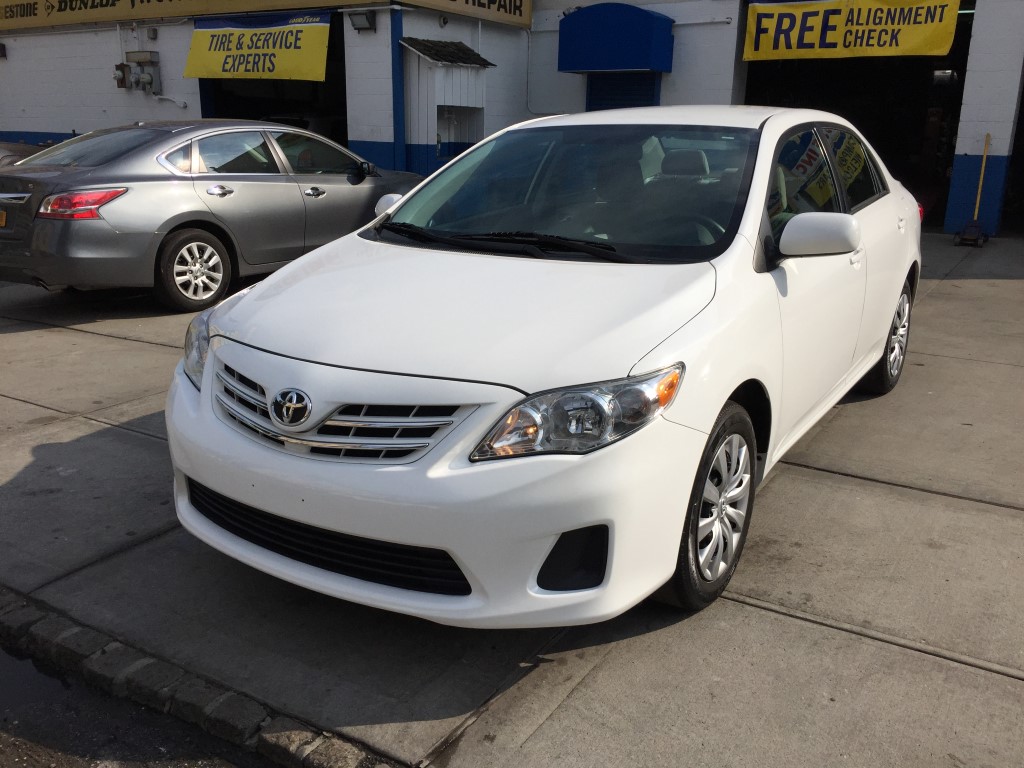Used 2013 Toyota Corolla LE Sedan 8,990.00