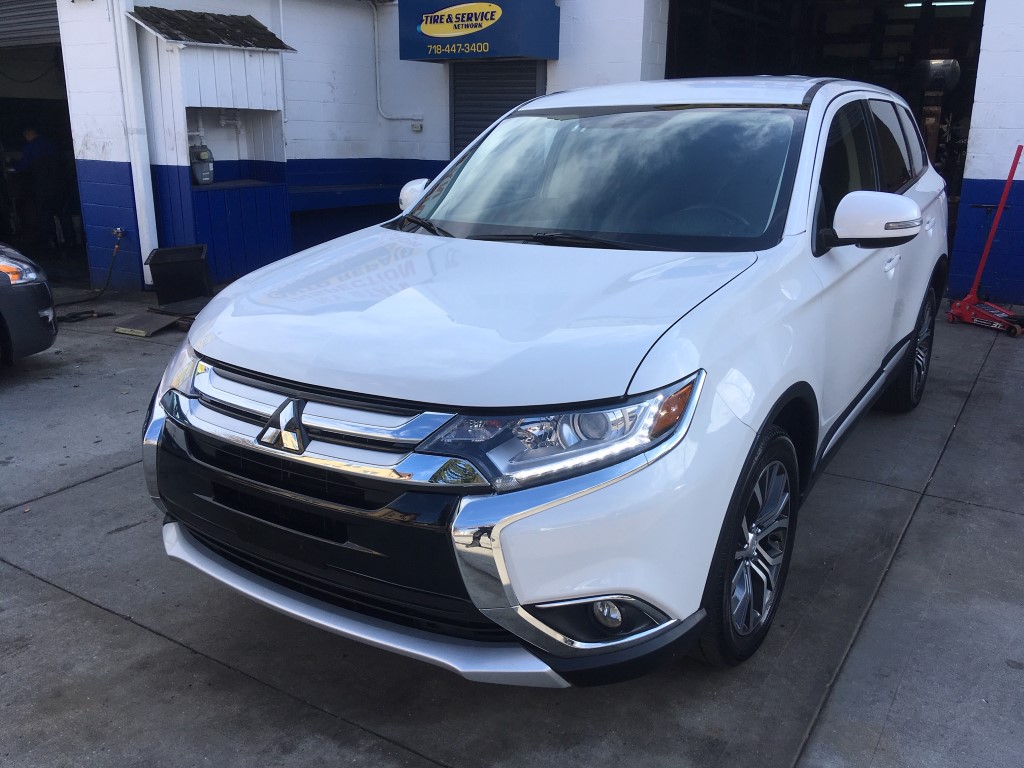 Used 2018 Mitsubishi Outlander SE AWD SUV 16,790.00