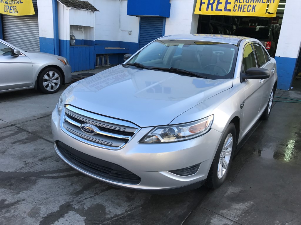 Used Car - 2010 Ford Taurus SE for Sale in Staten Island, NY