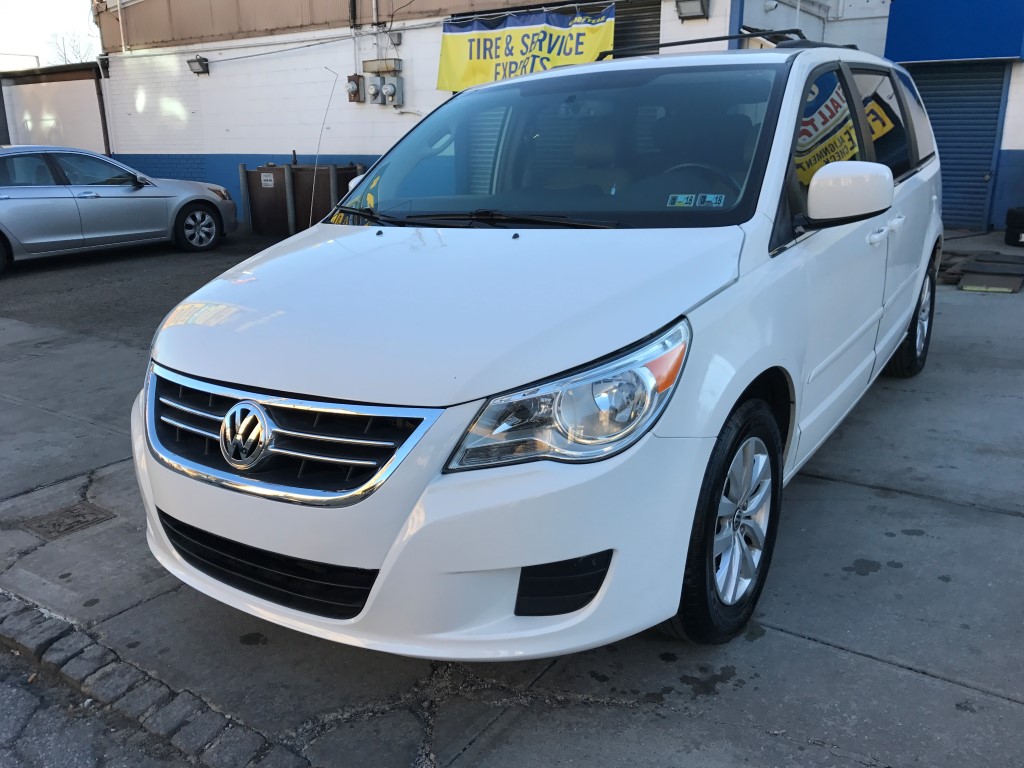 Used Car - 2012 Volkswagen Routan SE for Sale in Staten Island, NY
