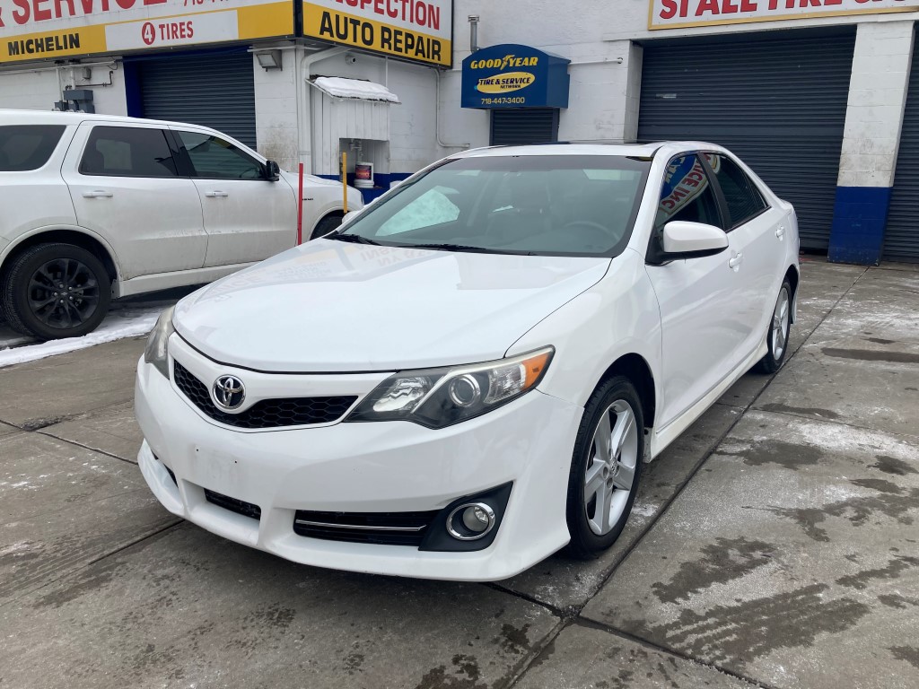 Used 2013 Toyota Camry SE Sedan 9,990.00