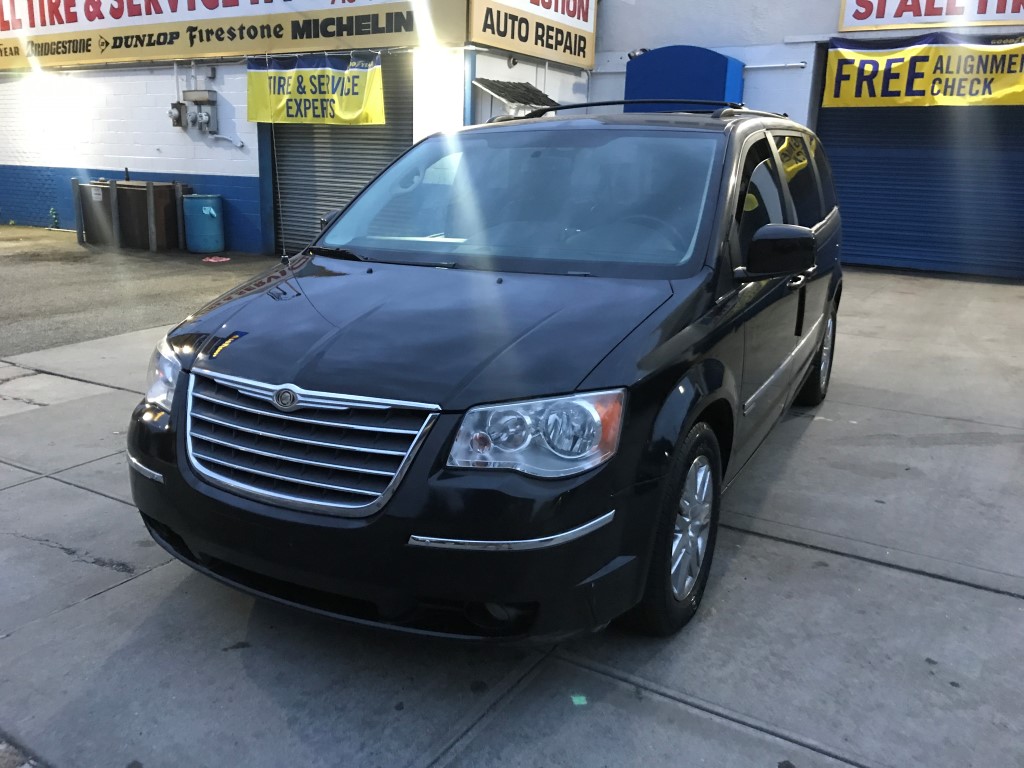 Used Car - 2010 Chrysler Town & Country Touring for Sale in Staten Island, NY