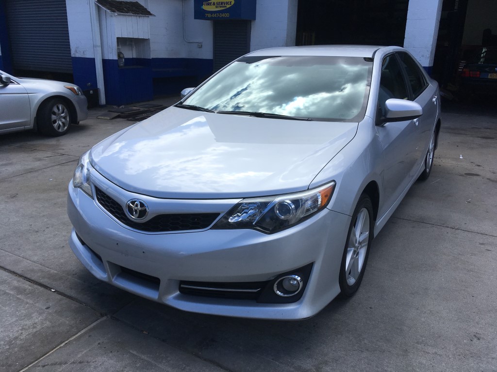 Used 2014 Toyota Camry SE Sedan $10,390.00