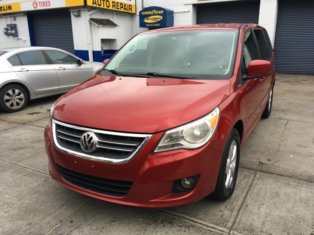 Used 2009 Volkswagen Routan SEL Minivan 6,590.00