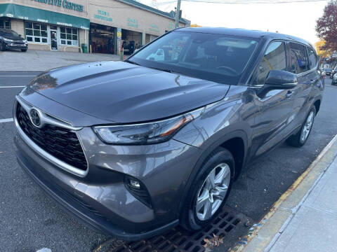 Used Car - 2021 Toyota HIGHLANDER LE for Sale in Staten Island, NY