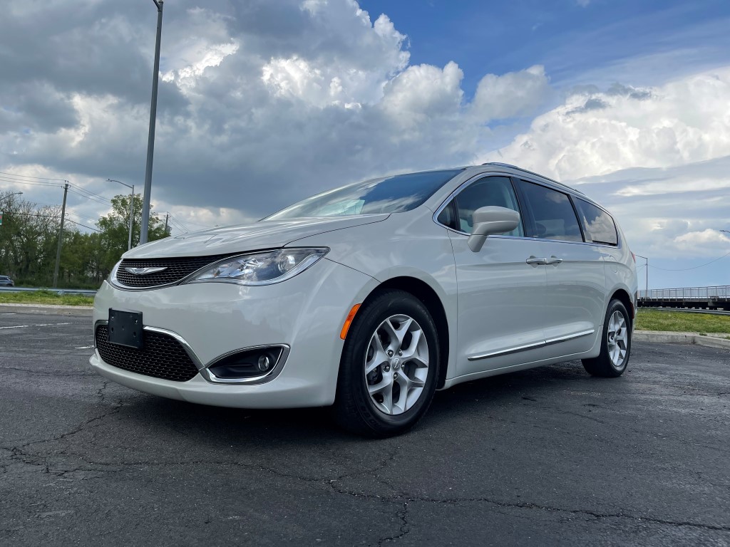 Used Car - 2019 Chrysler Pacifica Touring L Plus for Sale in Staten Island, NY
