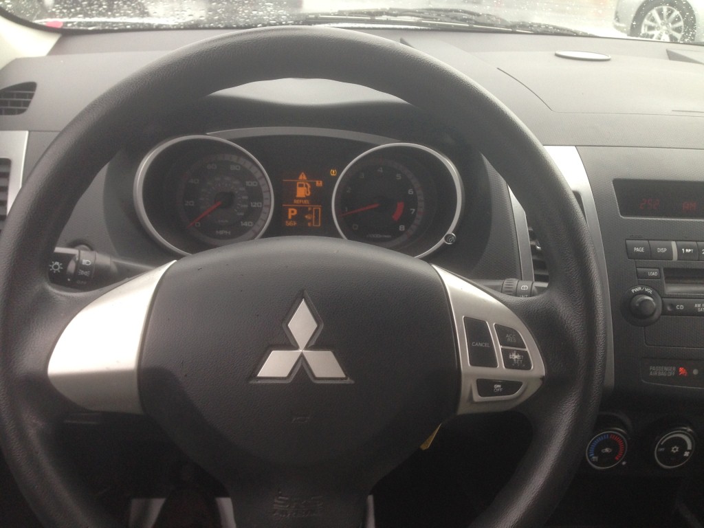 Pre-owned Car OutlanderMitsubishi