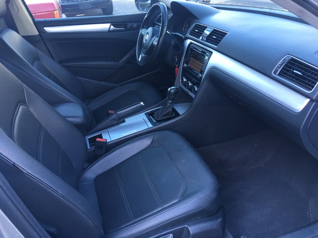 Used - Volkswagen Passat SE Sedan for sale in Staten Island NY