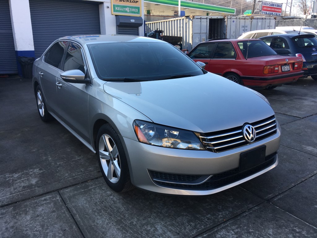 Used - Volkswagen Passat SE Sedan for sale in Staten Island NY