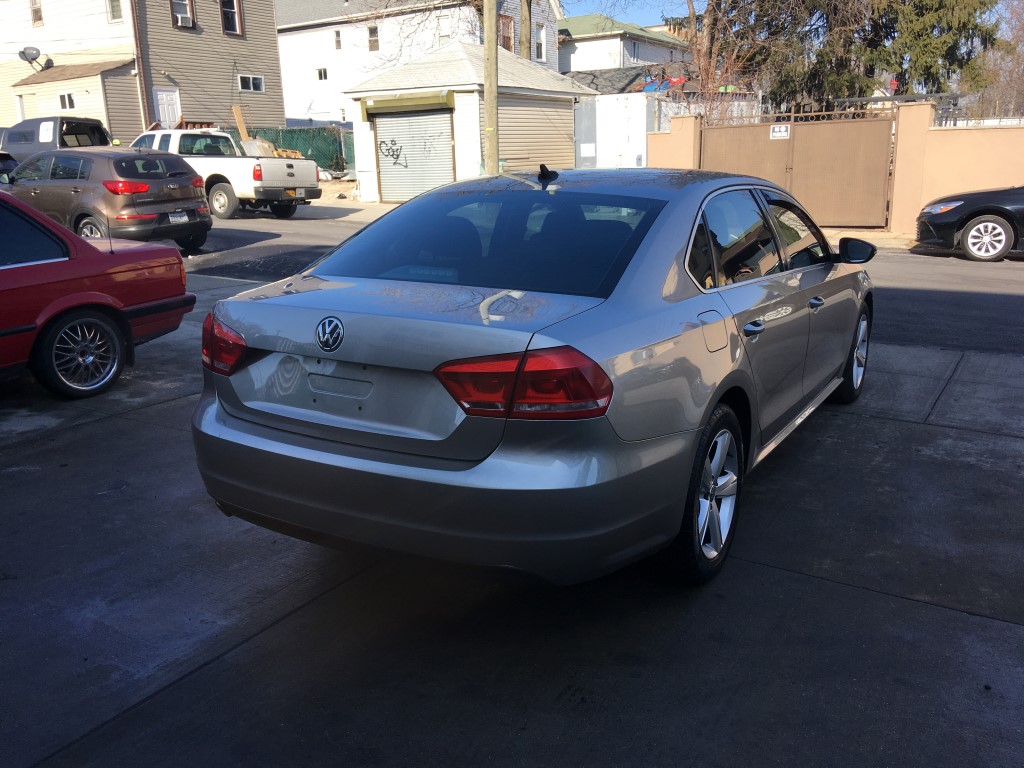 Used - Volkswagen Passat SE Sedan for sale in Staten Island NY