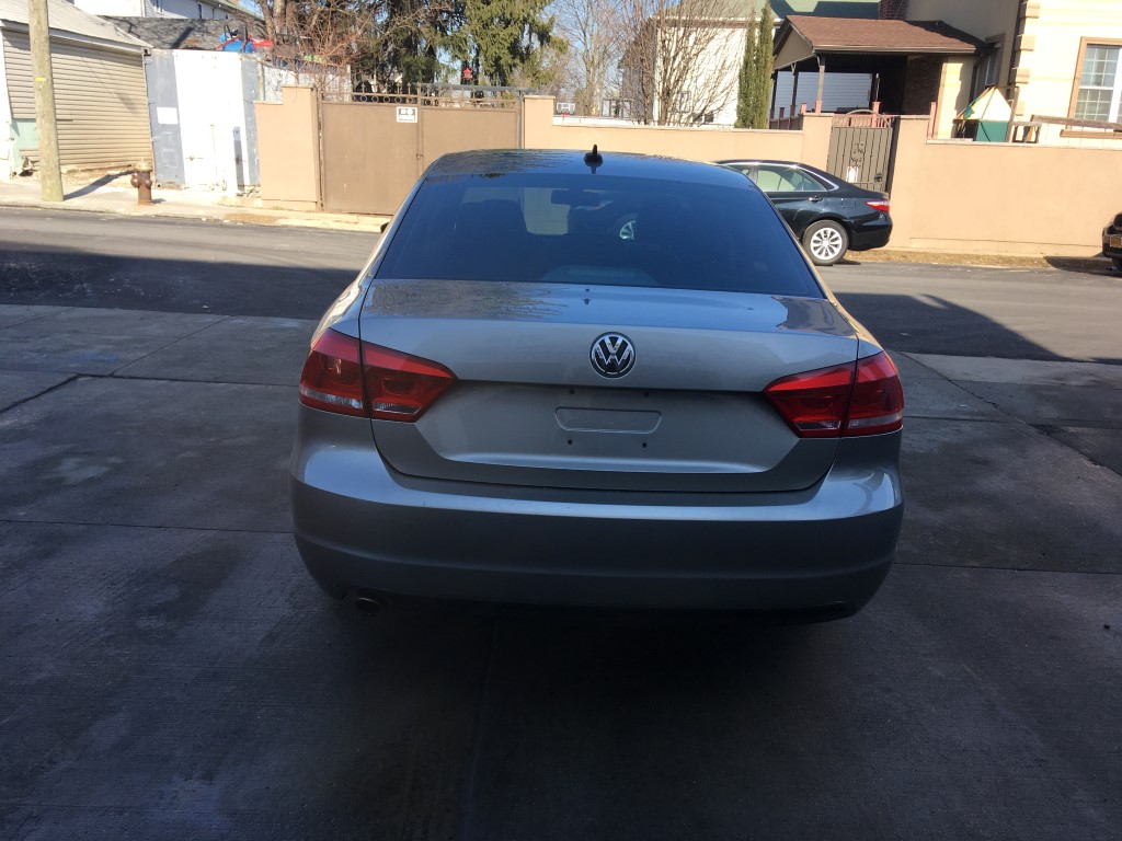 Used - Volkswagen Passat SE Sedan for sale in Staten Island NY