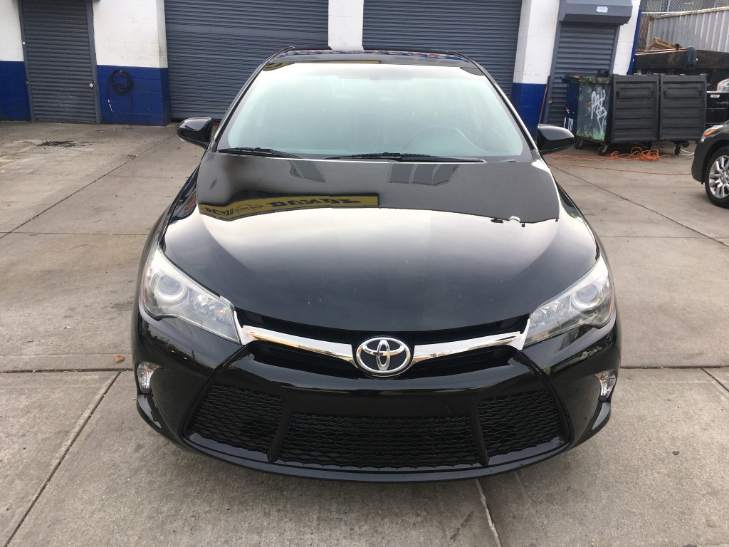 Used 2015 Toyota Camry SE Sedan 11,490.00