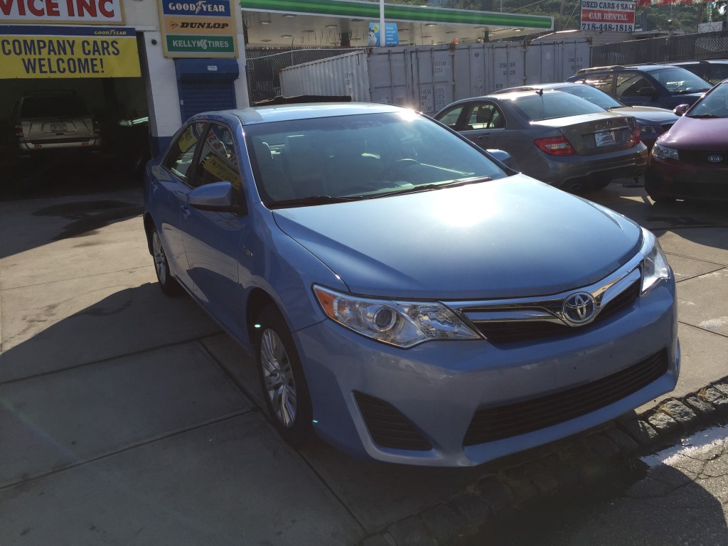 Used - Toyota Camry Hybrid LE Sedan for sale in Staten Island NY