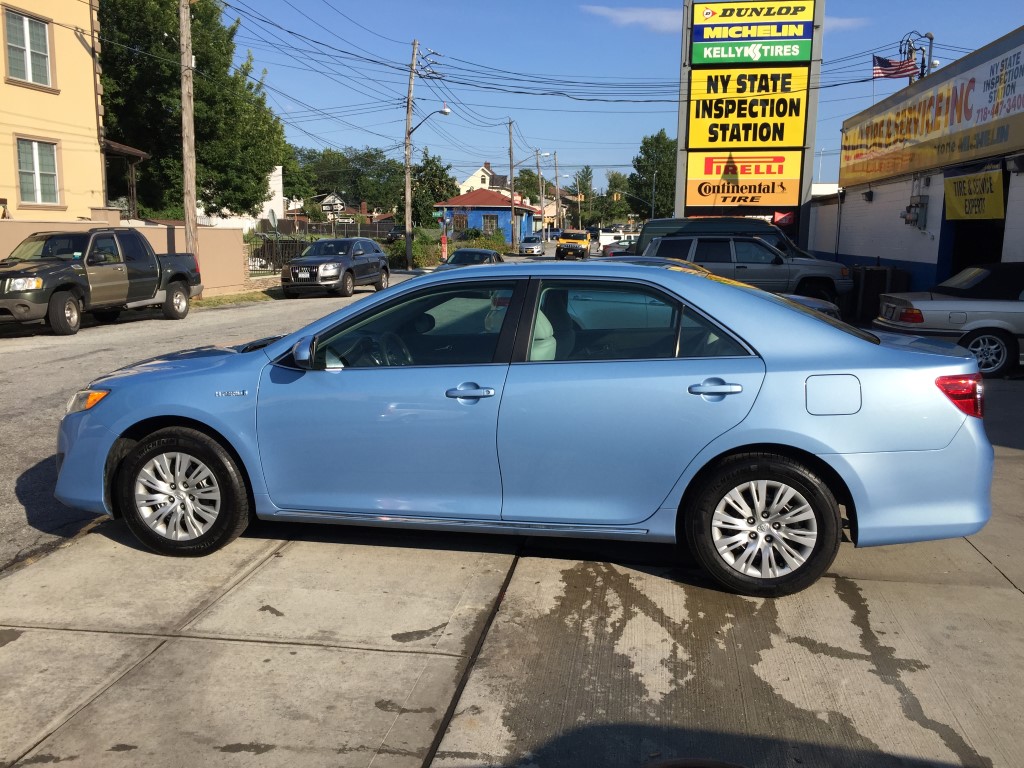 Used - Toyota Camry Hybrid LE Sedan for sale in Staten Island NY