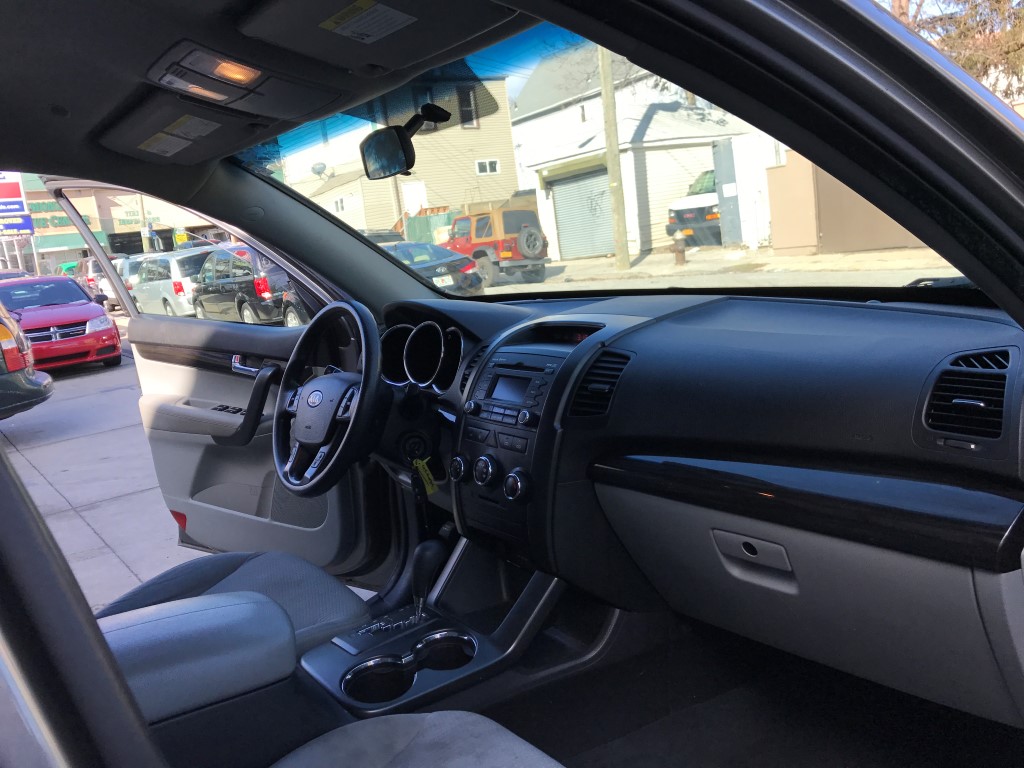 Used - Kia Sorento 4C LX AWD SUV for sale in Staten Island NY