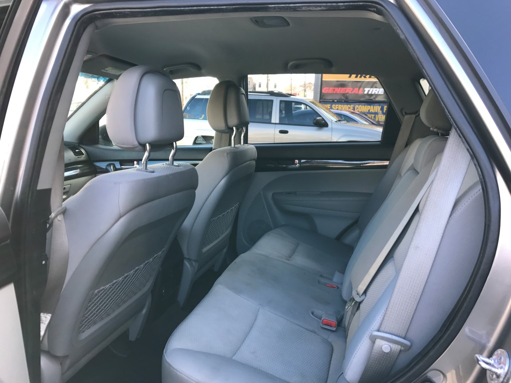 Used - Kia Sorento 4C LX AWD SUV for sale in Staten Island NY