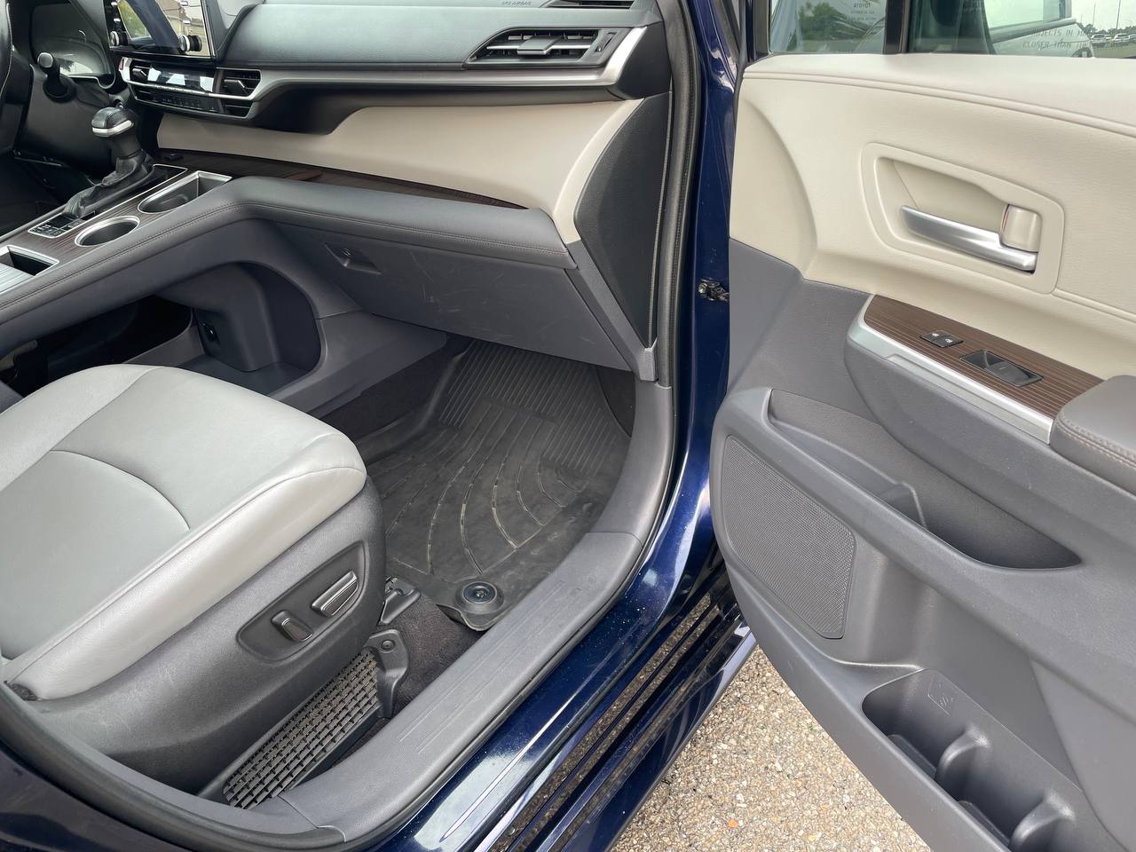 Used - Toyota Sienna XLE Minivan for sale in Staten Island NY