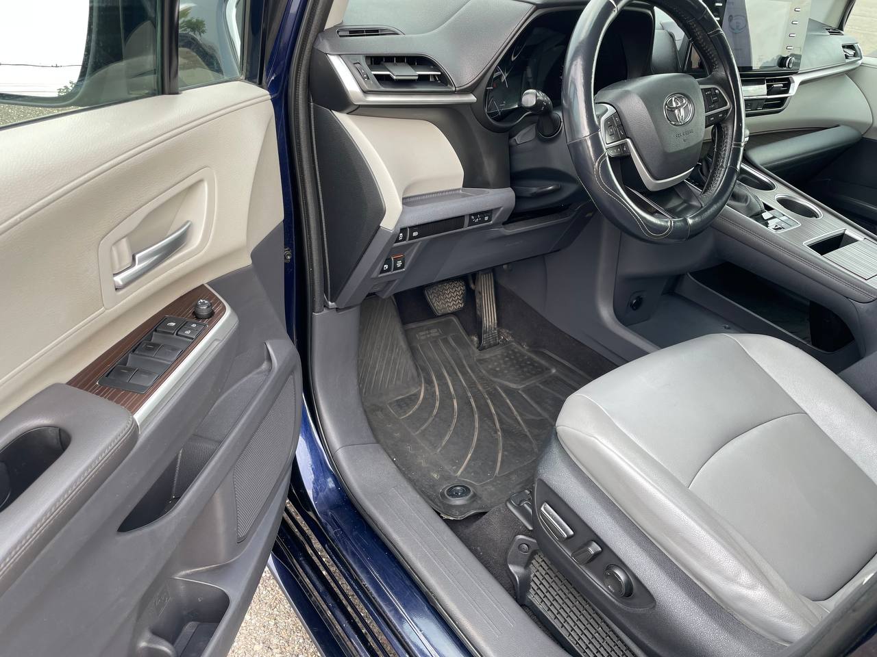 Used - Toyota Sienna XLE Minivan for sale in Staten Island NY