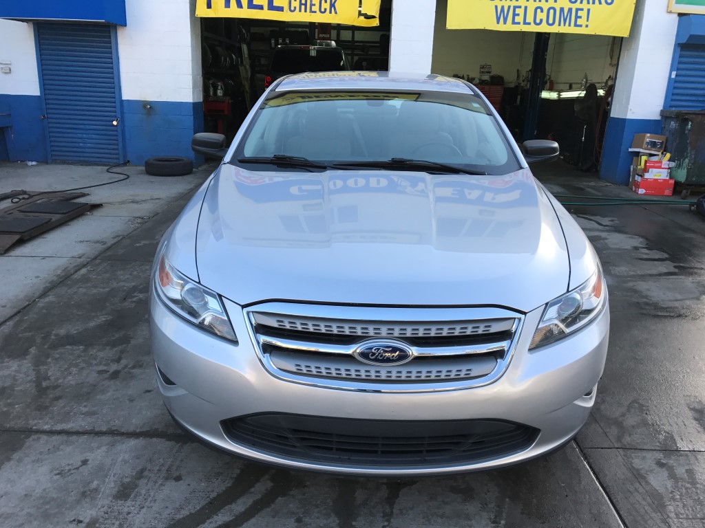 Used - Ford Taurus SE Sedan for sale in Staten Island NY