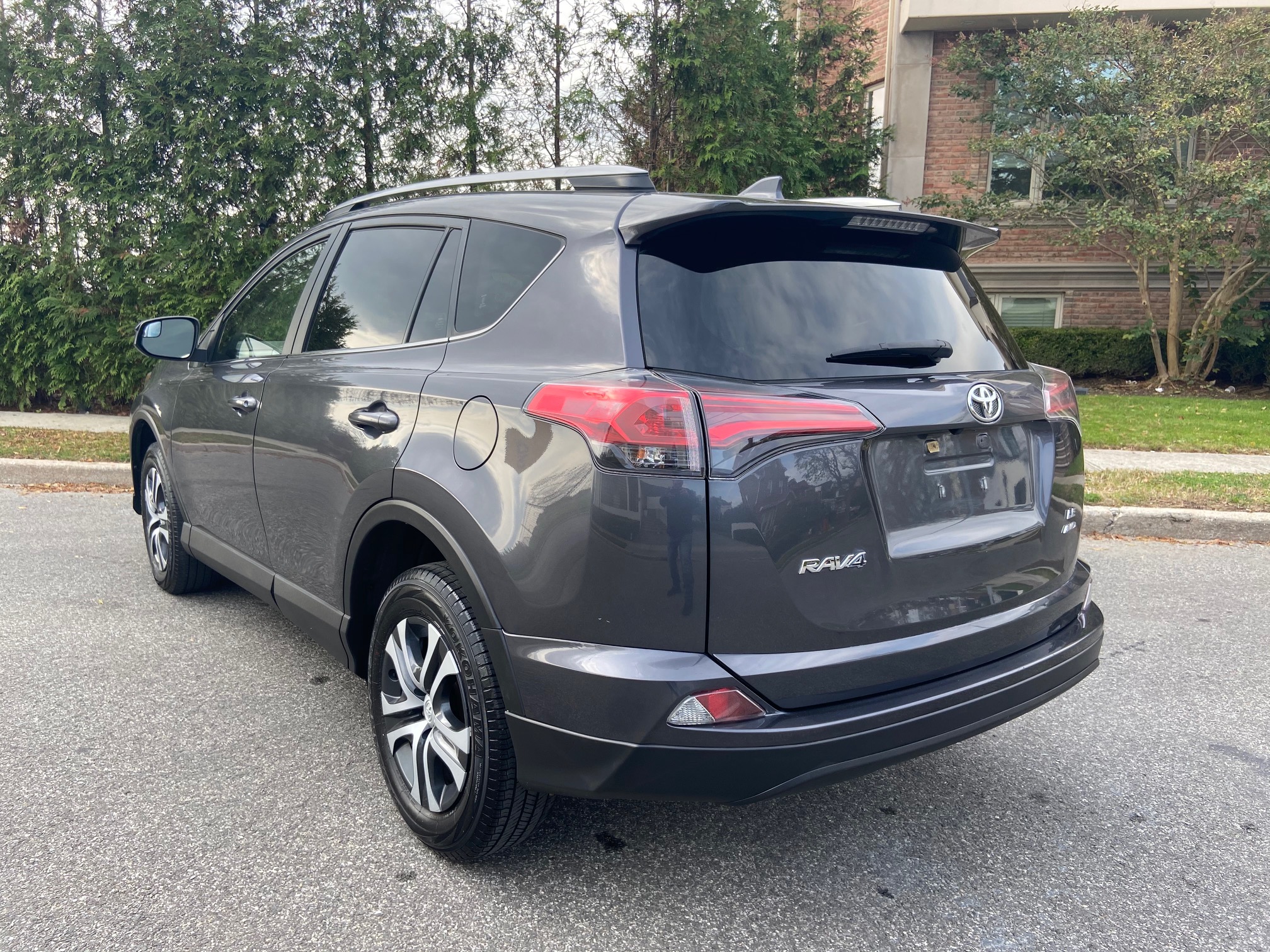 Used 2018 Toyota RAV4 LE AWD SUV 18,990.00