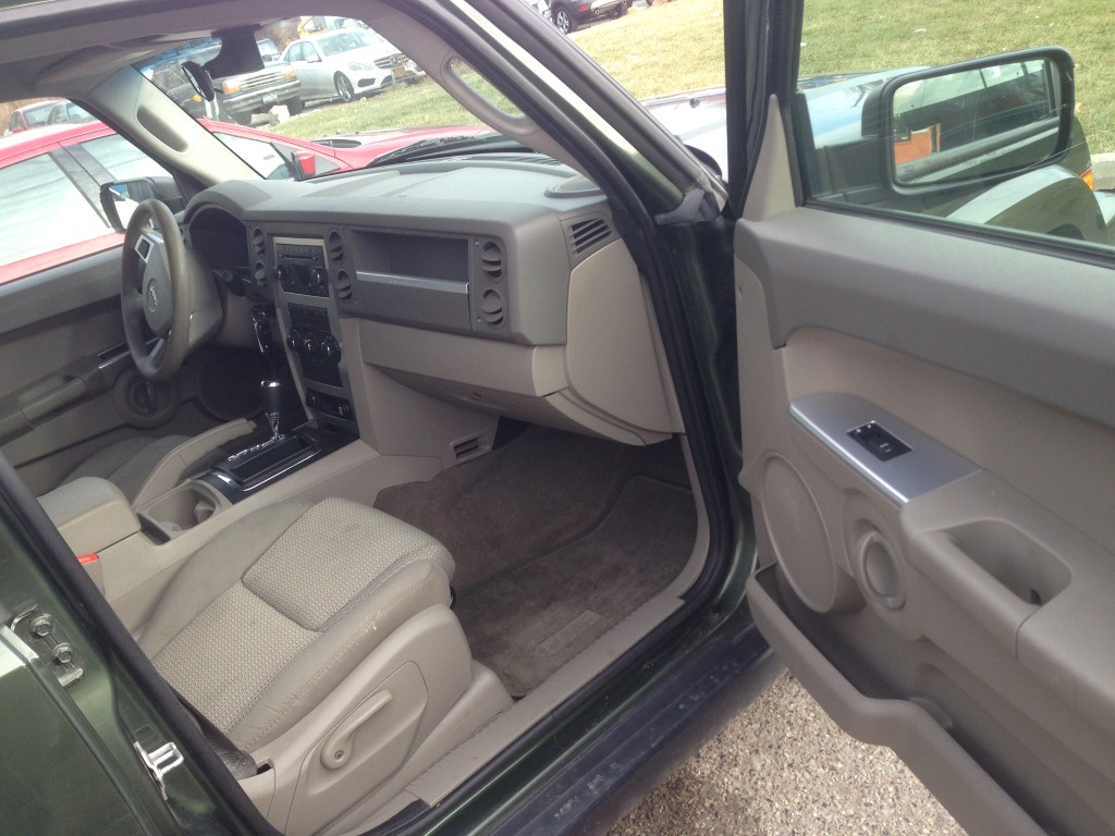 Pre-owned Car CommanderJeep