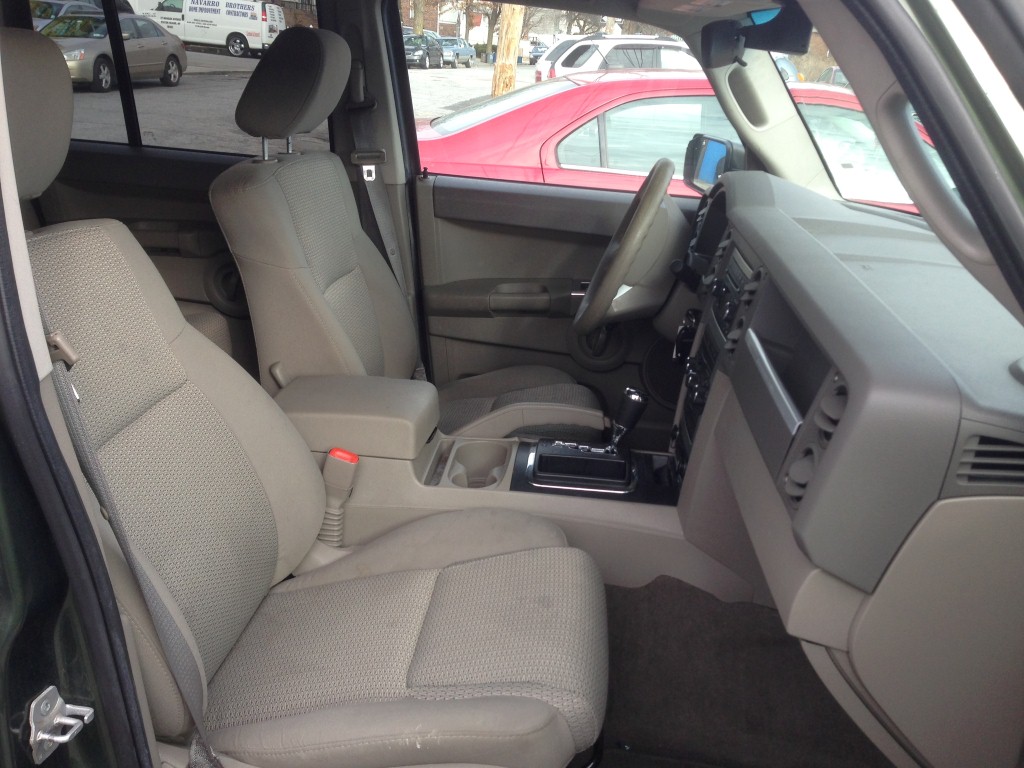 Pre-owned Car CommanderJeep