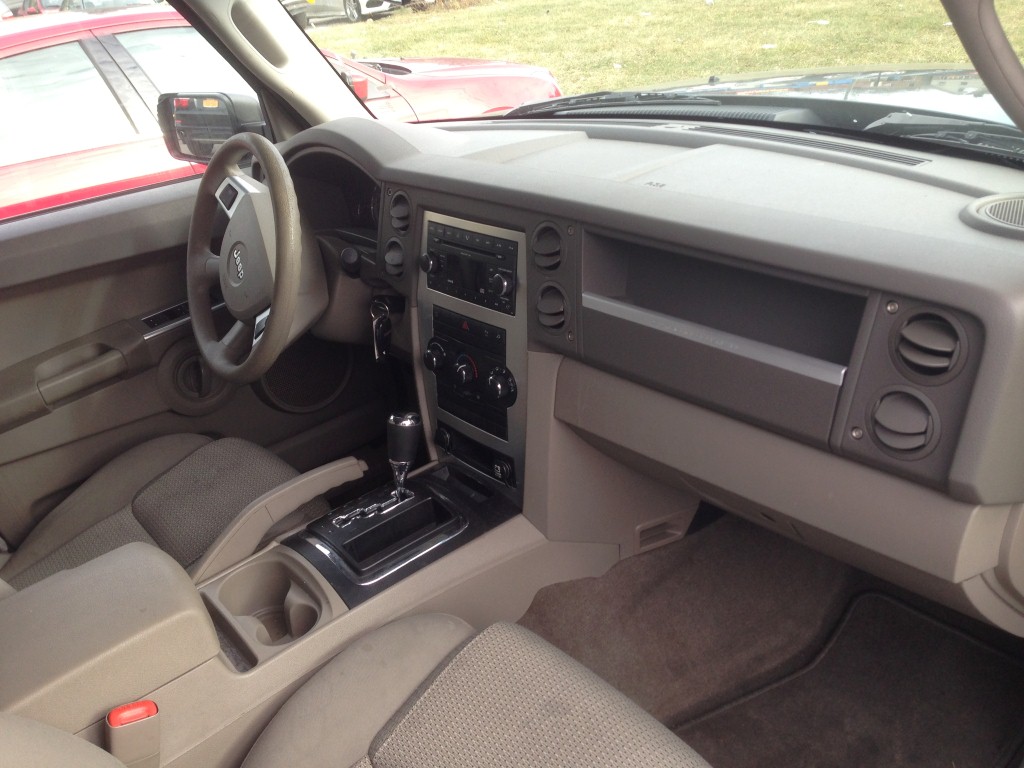 Pre-owned Car CommanderJeep