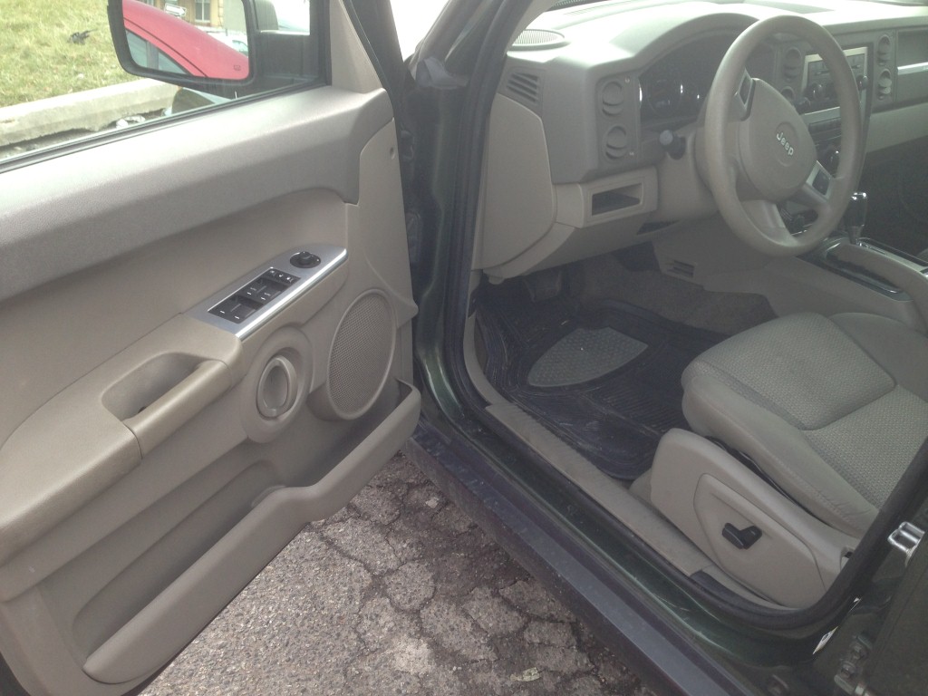 Pre-owned Car CommanderJeep