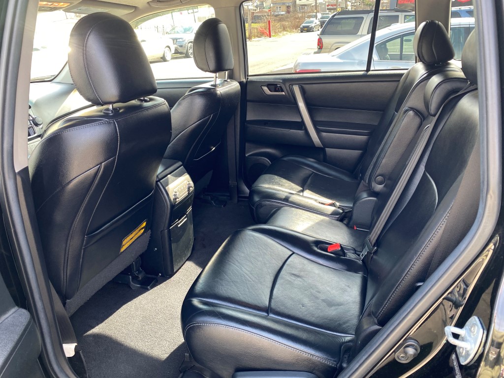 Used - Toyota Highlander SE AWD SUV for sale in Staten Island NY