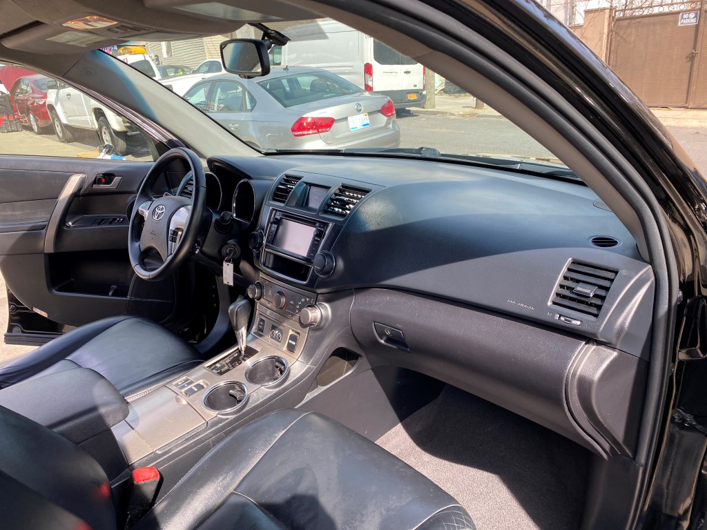 Used - Toyota Highlander SE AWD SUV for sale in Staten Island NY