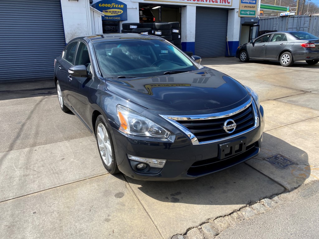 Used 2014 Nissan Altima SV Sedan $8,790.00