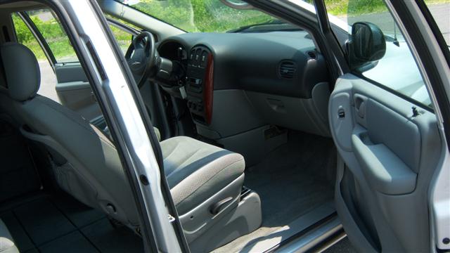 Pre-owned Car Town & CountryChrysler