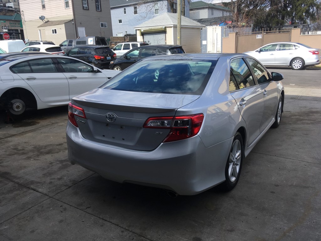 Used 2013 Toyota Camry SE Sedan 10,990.00