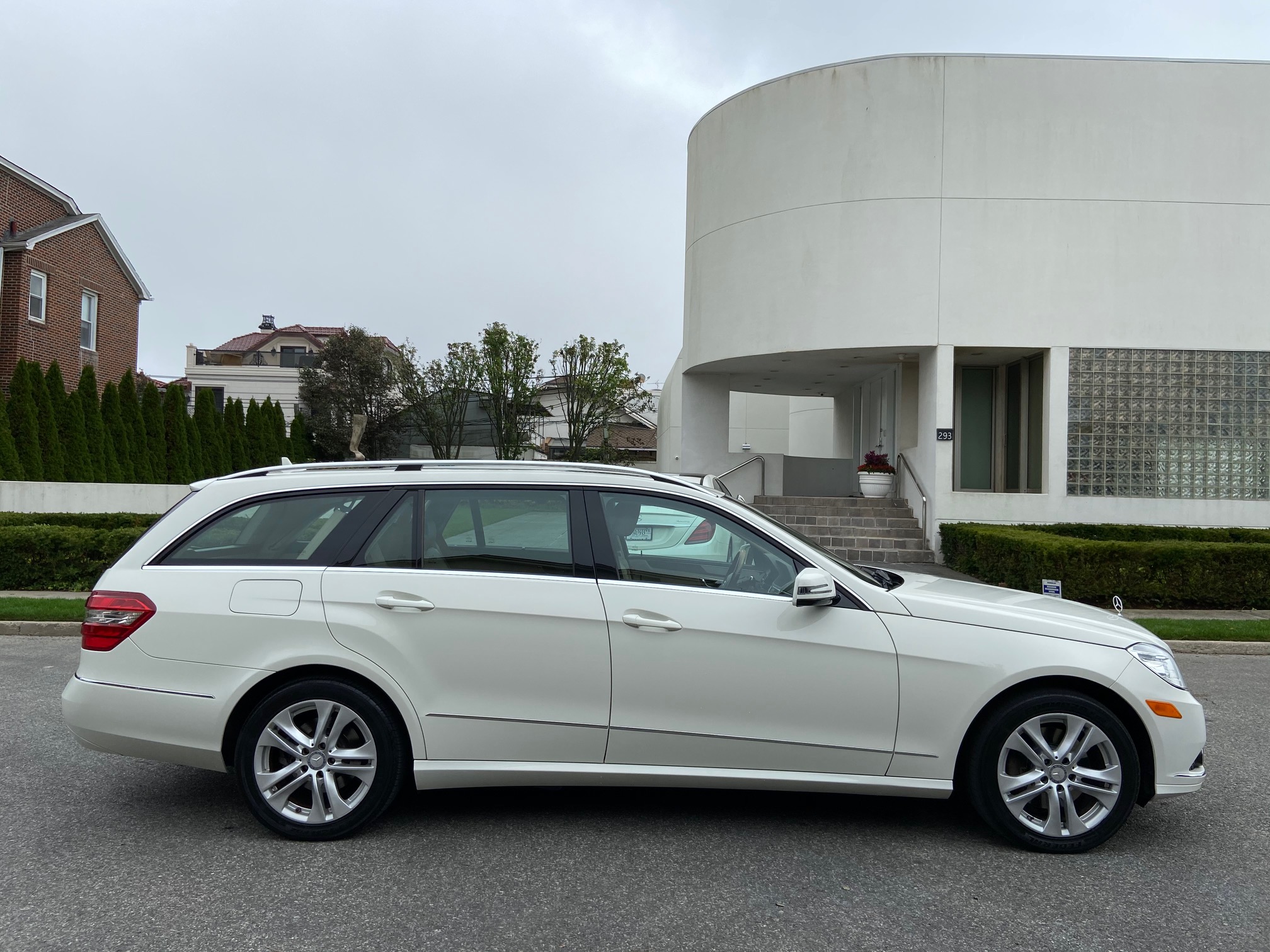 Used 2011 MercedesBenz E350 Luxury 4MATIC AWD Wagon 14,390.00