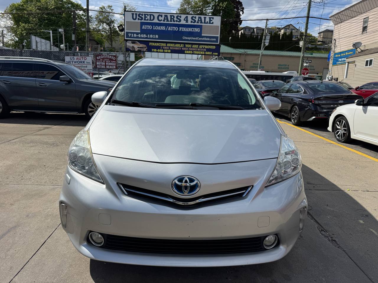 2014 Toyota Prius v Three's photo