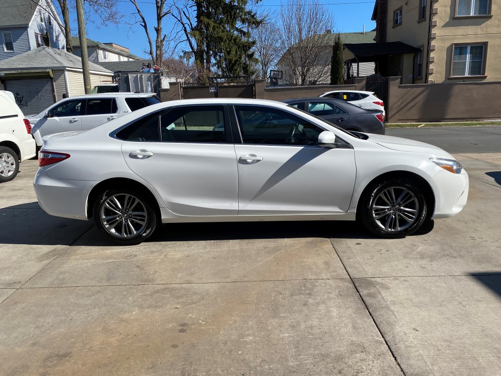 Used 2017 Toyota Camry SE Sedan 10,990.00