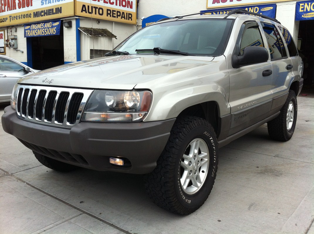 Pre-owned Car Grand Cherokee LaredoJeep