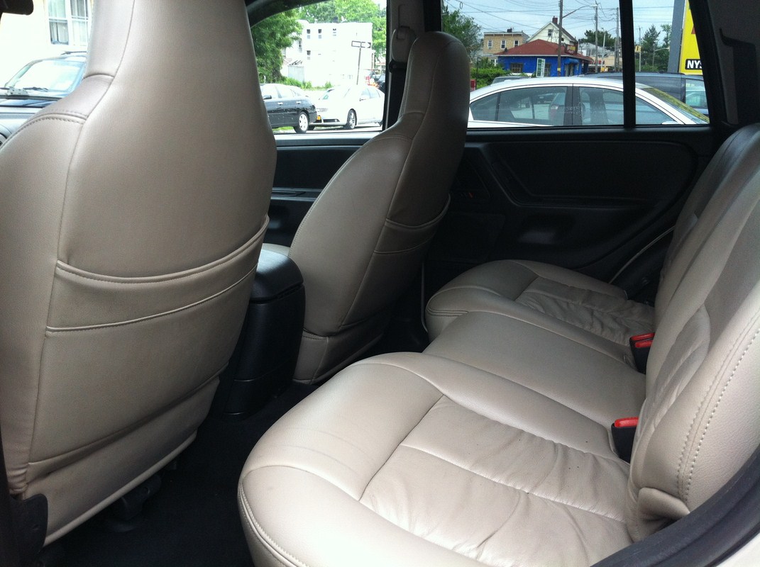 Pre-owned Car Grand Cherokee LaredoJeep