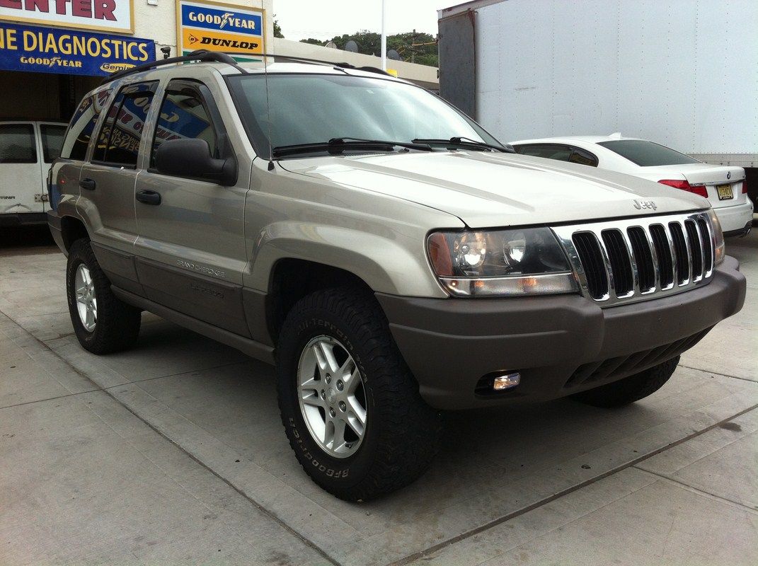 Pre-owned Car Grand Cherokee LaredoJeep