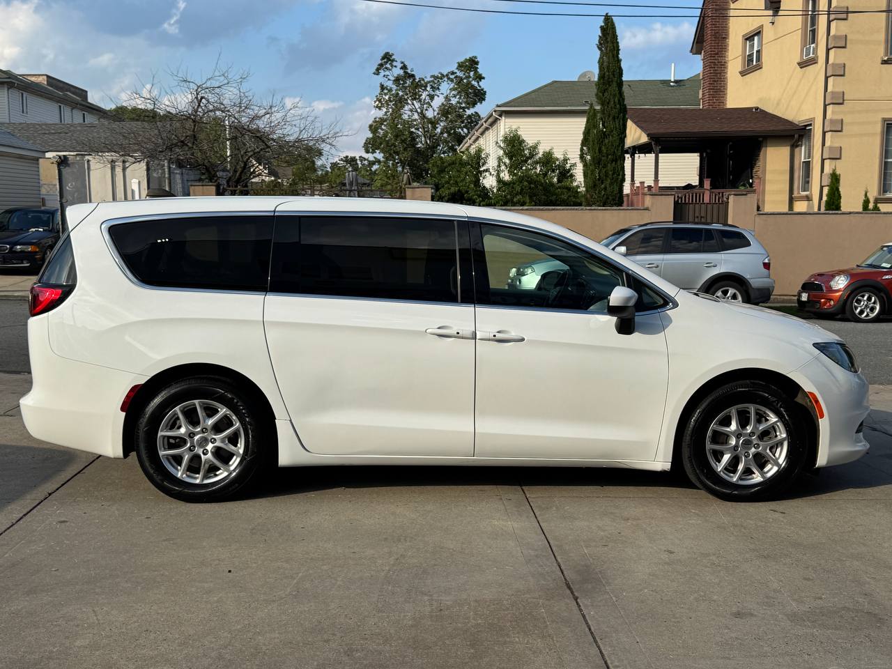 Used - Chrysler Voyager LX Minivan for sale in Staten Island NY