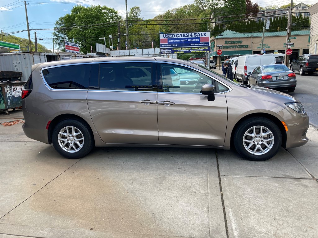 Used 2017 Chrysler Pacifica Touring Minivan 15,490.00