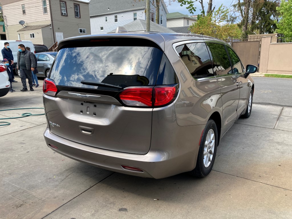 Used 2017 Chrysler Pacifica Touring Minivan 15,490.00