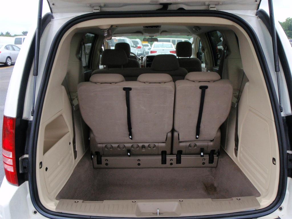 Pre-owned Car Town & CountryChrysler