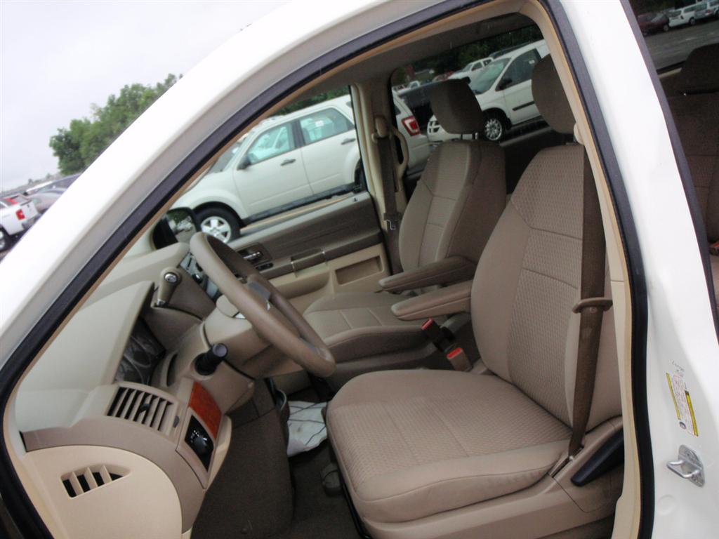 Pre-owned Car Town & CountryChrysler