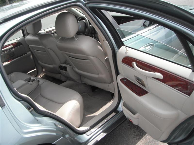 Used - Lincoln TOWN CAR  SIGNATURE LIMITED Sedan for sale in Staten Island NY