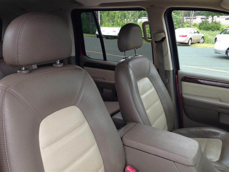 Pre-owned Car ExplorerFord