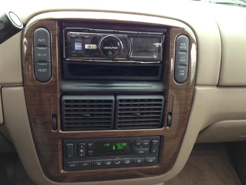 Pre-owned Car ExplorerFord