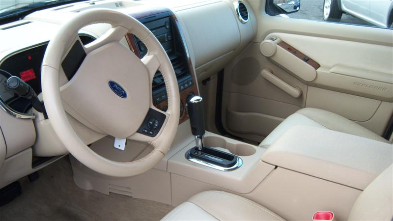 Pre-owned Car ExplorerFord