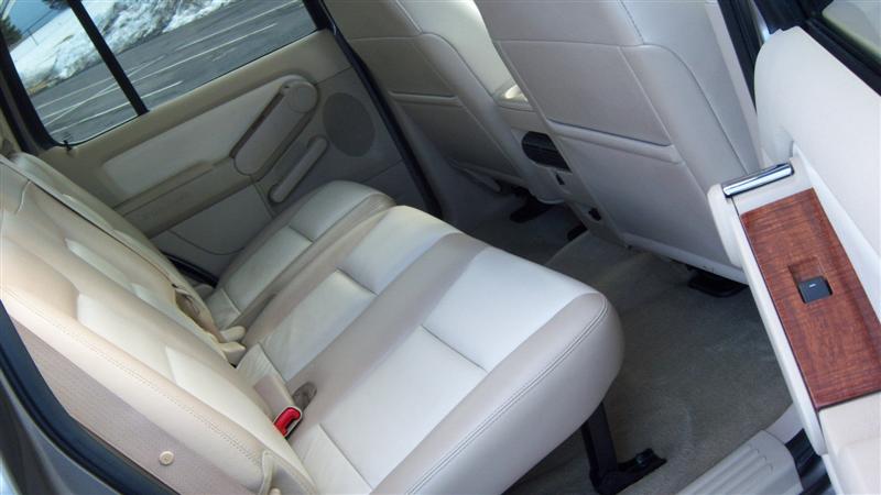 Pre-owned Car ExplorerFord