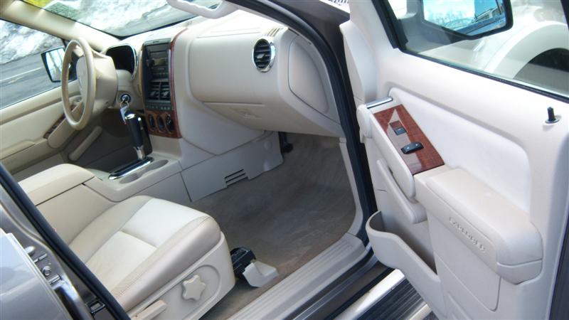 Pre-owned Car ExplorerFord